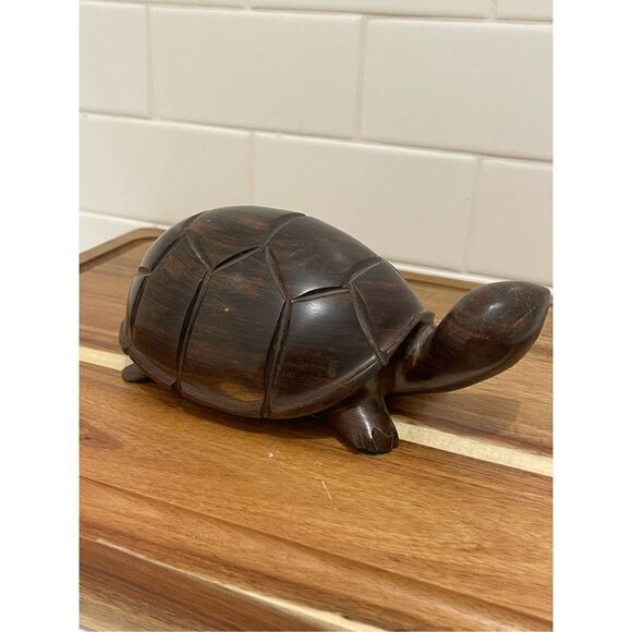 Hand carved Mahogany turtle - Picture 8 of 8